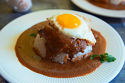 千萬不要試-夏威夷的代表菜LOCO MOCO牛肉漢堡飯